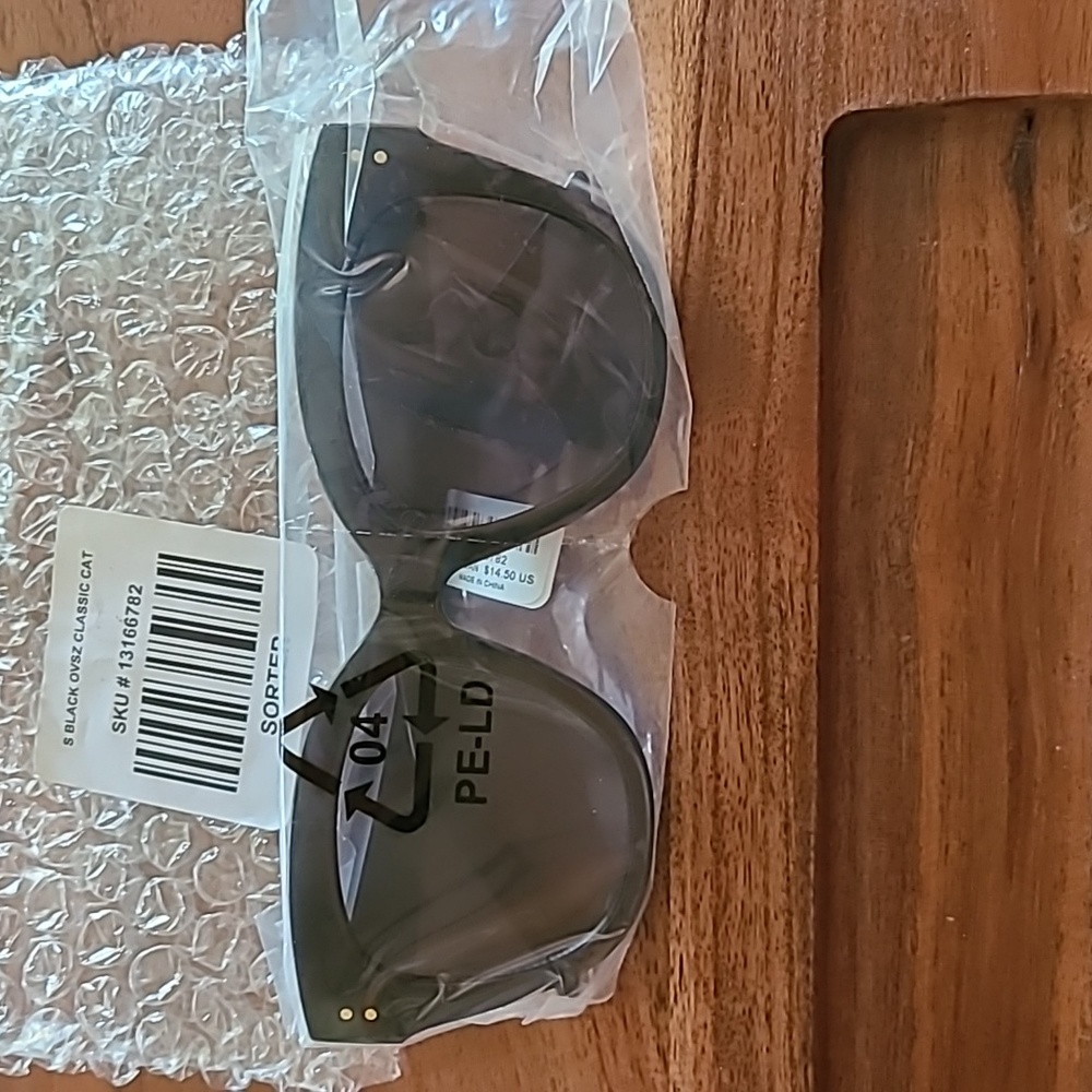 3X HOST PICK!!! BLACK CAT EYE SUNGLASSES - Picture 5 of 12